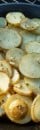 Aardappelschijfjes met rozemarijn